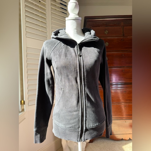 Lululemon Scuba Hoodie *Light Cotton Fleece
Black size 6 - Picture 2 of 9